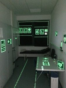 Showroom XTRA-GLO Kennzeichnung